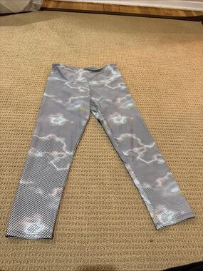 Onzie Womens Active Leggings with Subtle Iridescent Accents
